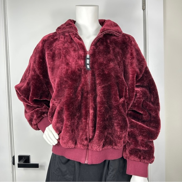 UGG Laken Sherpa Women’s Zip Up Jacket in Rosewood Size Medium - Picture 9 of 10